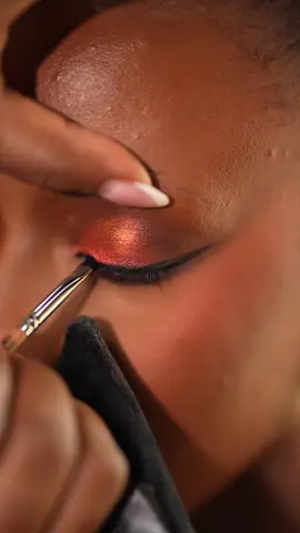 Even my brides are not left out of the eyeliner experience 🤭🤭🥰 Would you still like to try this???? #eleezmakeuppro#cleanbeat# #lekkimua#bridalmakeupartist#lagosbridalmua#lagosmua#bestmuainlagos#fyp#explore#makeuptutorial#eyelinertutorial #creatorsearchinsights 