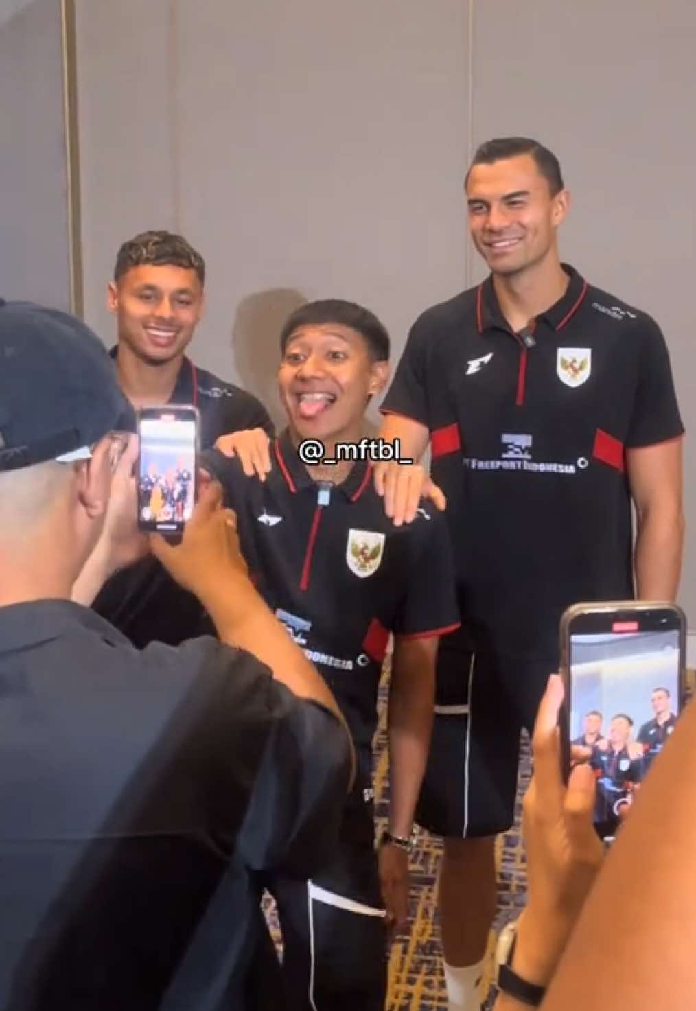 Behind the scene tiktokan😅 #emilaudero #deanjames #beckhamputra #timnasindonesia   #indosatsipalingtimnas 