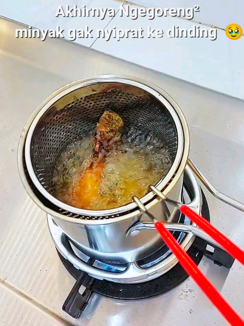 si paling takut minyak panas, ngebantu banget pake ini.  #deepfryer #pancideepfryer #pancimasakmie #pancigorengkentang 