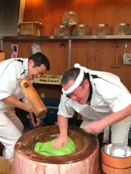 How mochi is made in Japan 日本での餅の作り方 #mochi #japan #food #culture #unilad #cookie