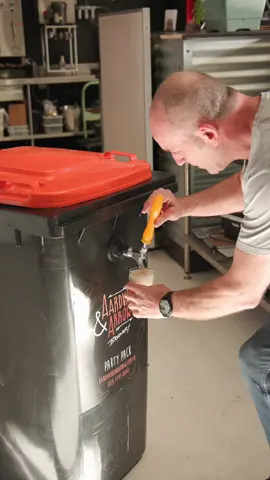 Come Down Grab Your Bin Juice Now 🍻 - - - - - #burleighheads #goldcoast #CraftBeer #BreweryLife #BeerLovers #CraftBeerCulture #BrewLife #DrinkLocal #BeerMe #SipAndShoot #CraftBeerCommunity #OnTapToday #queensland #beachlife #party #events #coldbeer