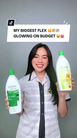 My biggest flex? ✨ Bisa tampil rambut wangi, kulit lembut & glowing cuma dengan 1 brand: Harva! 💚 🧴 Shampoo Aloe Vera – nyegerin & bantu rawat rambut rontok 🌸 Body Lotion – nenangin kulit sensitif & bikin lembap tahan lama 📍 Isi banyak, hemat, halal & sudah BPOM approved ✅ #PromoGuncang99 #HarvaShampoo #ShampooAloeVera #SelfCareHemat #GajianSale @liorabeauty.official 