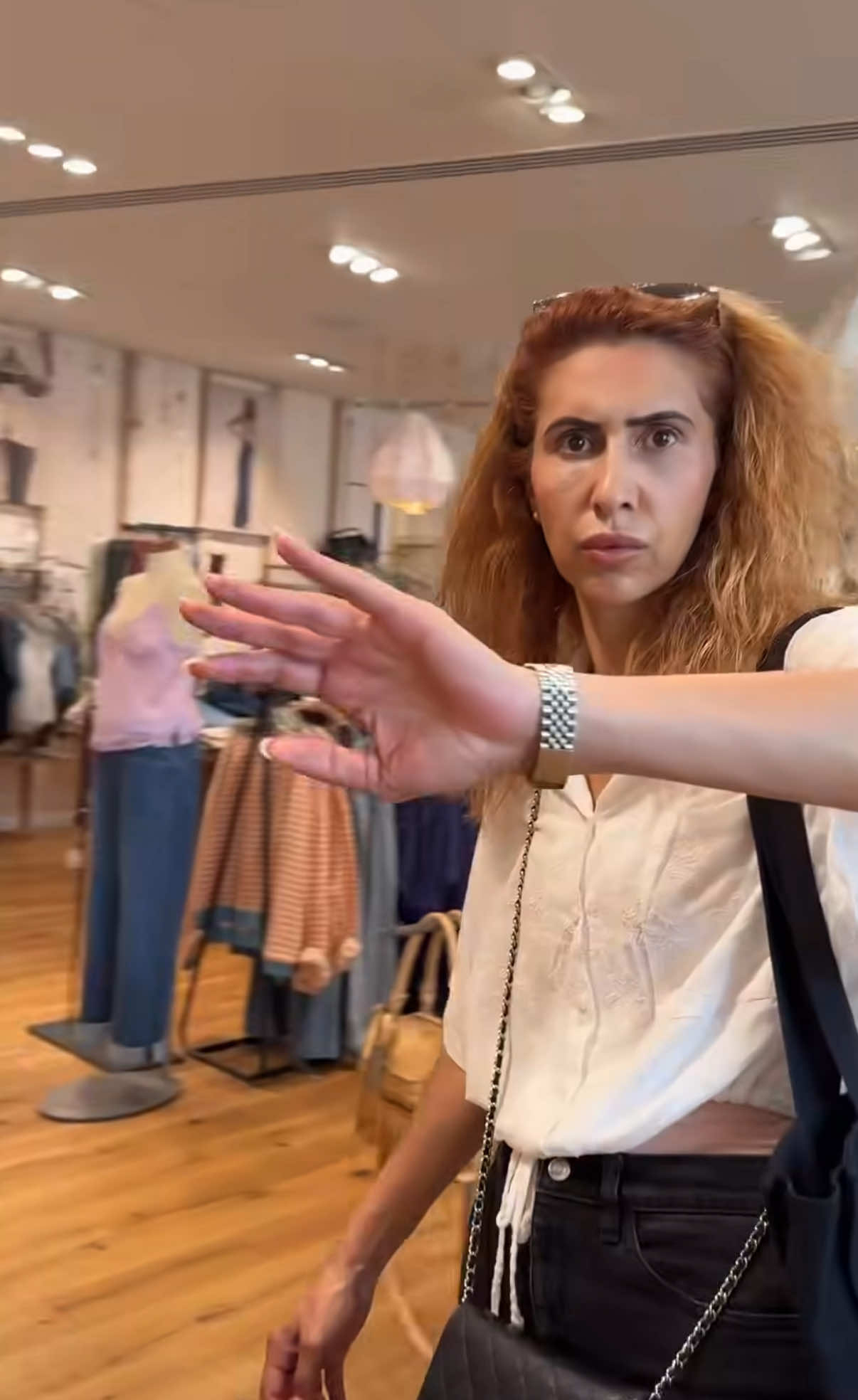 ⚠️ Alert – Oxford Street A repeat pickpocket, arrested last year, is still active daily in central London. She targets shoppers inside stores like Zara and Primark, stealing phones and wallets. 👉 Stay alert, keep your belongings secure. #PickpocketLondon #pickpocketing #attenzionepickpocket  #oxfordstreet #Pickpockets 
