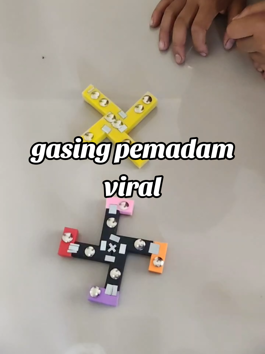 gara gara gasing penghapus viral ini mamake tidak bisa tidur nyenyak. pagi siang malam ditagih terus sm anak lanang buat mainan viral ini 😂. #gasingpenghapus #gasingpemadam #pemadamviral #gasingviral  #mainanviral 