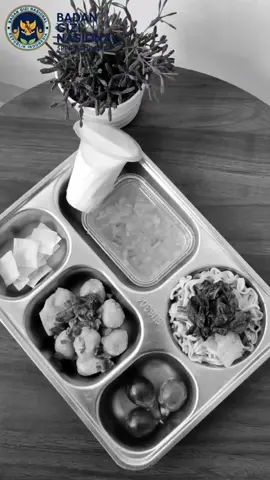 Menu Today bakso pangsit mie kuning tahu bakso susu sapi&buah anggur🤩✨ 🏠 Dapur SPPG KALIDAWIR 📍Kalidawir, Tulungagung #badangizinasional #mbg #sppg #fypage #tulungagung 
