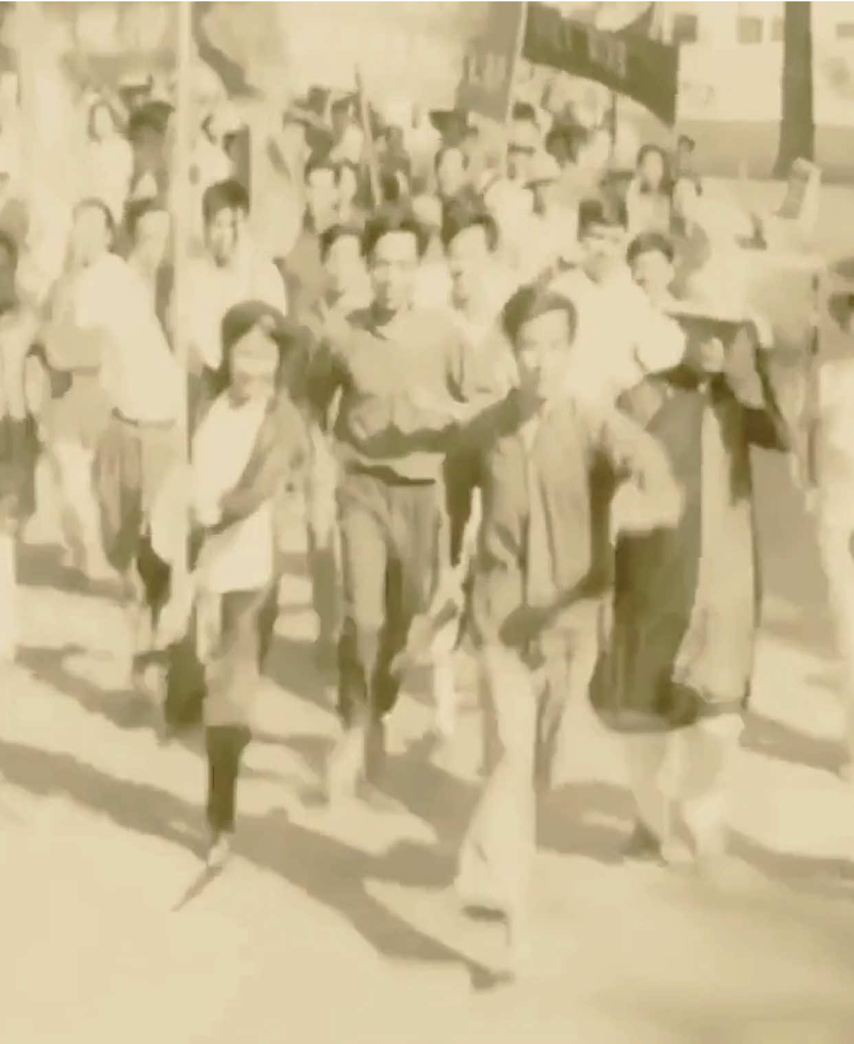 Tổng khởi nghĩa tháng Tám 1945 - Trang sử vàng dân tộc Việt Nam #CachMangThangTam #LichSuVietNam #xuhuong #fyp #TuHaoVietNam  https://youtu.be/N3ZrFq-RV40