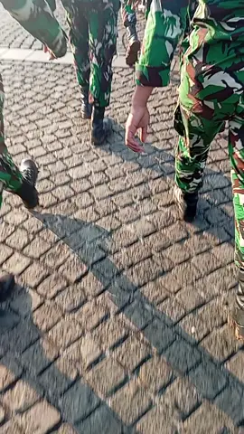 #sekian Banyak ini masi bingung di mana  jodoh kamu,?  #sini ta. kasi Tutornya🤭😂 #TNI AD #fypppp 