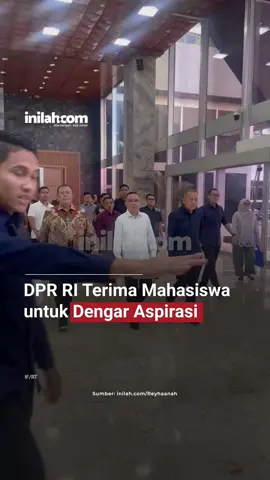 Pimpinan DPR RI menerima sejumlah mahasiswa mulai dari BEM hingga eksternal kampus di Ruang Abdul Muis, Gedung DPR RI Senayan, Jakarta Pusat, Rabu (3/9/2025). Dari pantauan inilah.com, pertemuan ini dihadiri antara lain Wakil Ketua DPR dari Fraksi Gerindra Sufmi Dasco Ahmad, Wakil Ketua DPR dari Fraksi NasDem Saan Mustopa, dan Wakil Ketua DPR dari Fraksi PKB Cucun Ahmad Syamsurijal.  Sementara mahasiswa yang hadir berasal dari Badan Eksekutif Mahasiswa Seluruh Indonesia dan Cipayung Plus. - Selengkapnya kunjungi website dengan klik link di bio atau download aplikasi di AppStore dan Google Play Store. #InilahNews #Mahasiswa #DPR #BEM #DPRRI     