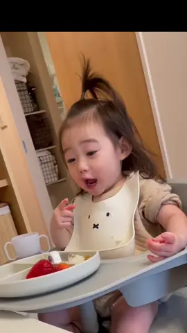 なんて言ってるかわかりますか？？？🤭#子供のいる暮らし #こども #子供あるある #fyp #ディズニー #パンパース 