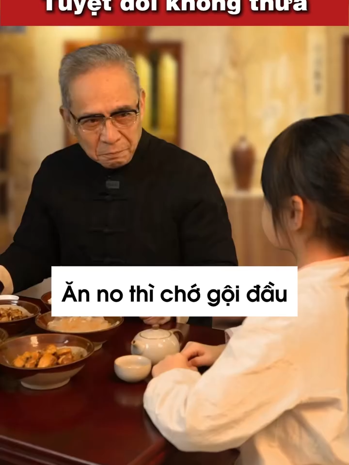 🔥 95% trẻ có nền tảng văn hóa – lịch sử vững chắc đều nổi bật hơn bạn bè đồng trang lứa ➡ Vậy tại sao không bắt đầu từ hôm nay, với “1000 câu hỏi Văn hóa Việt Nam” 📚 Một cuốn sách – Một bước đệm vững chắc cho tương lai của con: Thay vì để con dành cả kỳ nghỉ cho tivi, điện thoại, cha mẹ hãy cho con một người bạn đồng hành đặc biệt - “1000 câu hỏi văn hóa Việt Nam” 💡 Điều gì khiến cuốn sách này trở nên đặc biệt? ✅Bao gồm 1000 câu hỏi đáp và 10 chủ đề đa dạng: Giải đáp các thắc mắc của con về VĂN HÓA - LỊCH SỬ ✅ Hình minh họa bắt mắt, gần gũi với trẻ, giúp các em không bị nhàm chán khi đọc và dễ dàng ghi nhớ hơn. ✅ Ngôn ngữ dễ hiểu: Nội dung được biên soạn dành riêng cho lứa tuổi từ 6-15, phù hợp với khả năng tiếp nhận của trẻ. ✅ Giải thích ý nghĩa của lịch sử, văn hóa dân tộc: Giúp khơi gợi tinh thần yêu nước, lòng tự tôn dân tộc của con ngay từ nhỏ #1000cauhoivanhoavietnam