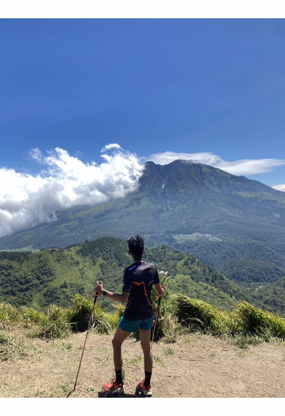 Jangan main roblox aja,Ayo naik gunung, allahu akbar #capcut #tektokgunung #trailrun #tektok #pendakisantuy #merbabuviasuwanting #merbabumountain #merbabu #fyp #merbabu3142mdpl 
