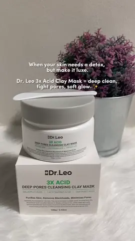 When your skin needs a detox, but make it luxe. Dr. Leo 3x Acid Clay Mask = deep clean, tight pores, soft glow. ✨ Why you’ll love Dr. Leo’s 3x Acid Clay Mask: 🌿 Deeply cleanses and unclogs pores ⚡ Exfoliates gently with AHA, BHA & PHA 💧 Controls oil without drying out your skin 🌸 Smooths texture & refines pores 🌟 Brightens dull skin for a natural glow 🌼 Soothes redness and irritation Check out now! 🛒 #drleo #drleoph #acnetreatment #blackhead #claymask 