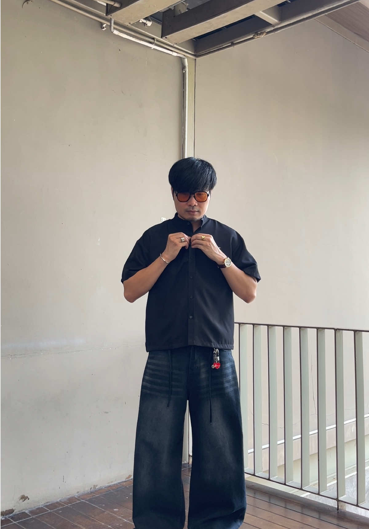 พิกัด เสื้อเชิ้ตแขนสั้นคอจีนทรง Boxy ผ้าใส่สบาย ต้องจัดนะครับ #karants #แต่งตัวผู้ชาย #เสื้อเชิ้ตผู้ชาย #tiktoklooks #ไอเดียแต่งตัว 