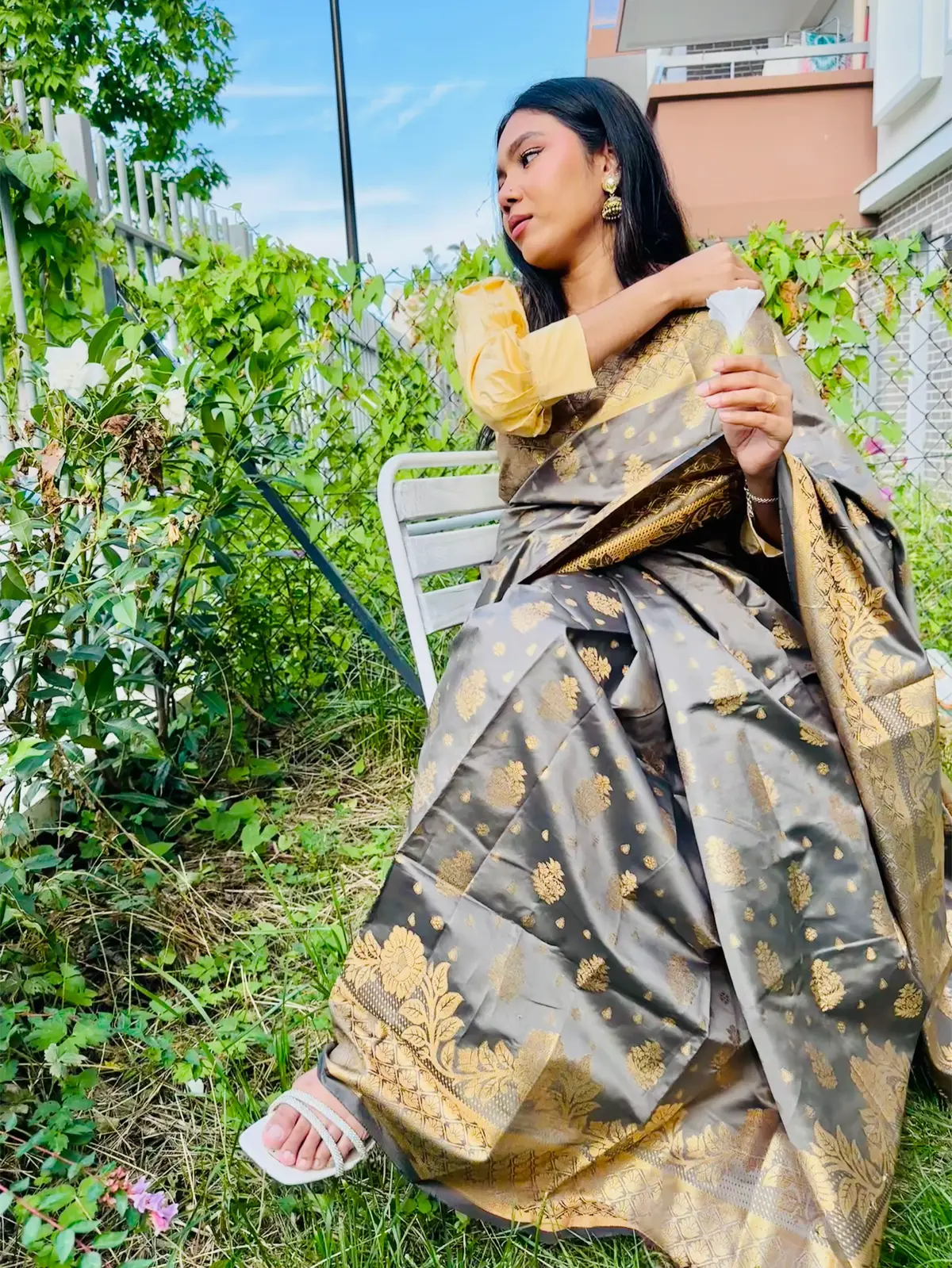 Before leaving for dawat, I paused in my garden to capture a memory. Wrapped in a sharee, I feel connected to the timeless love and elegance every Bangali woman carries within her💖🌸  #sharee #sephora #dawat #trend #CapCut 