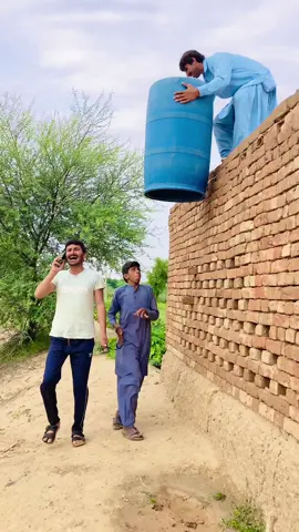 police wala Kay Sath kia Hoa🥺##foryou##foryoupage##teammt2##comedy##shahzadayoub4##zamzamelectronics##teammts##mrbeast##khizaromer##usa_tiktok##trending##viralvideo##dilshadayoub02##meme##fypシ##funny##africa##india##tiktok##usa##shorts##trend##story##mrbeastchallenge##fyp##duet#