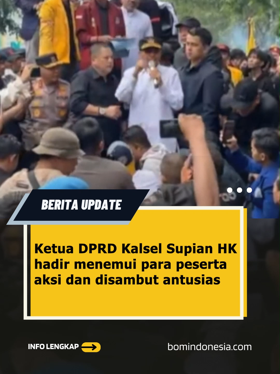 Ketua DPRD Kalsel Supian HK  hadir menemui para peserta aksi dan disambut antusias 📢 Orasi massa menyeruak: ➡️ Keadilan untuk pengemudi ojol di Jakarta ➡️ Tolak kebijakan Taman Nasional Meratus ➡️ Desak DPR & Polri lakukan reformasi Suara rakyat, suara perubahan! #GerakanRakyat #SuaraPerubahan #BeritaHariIni #kalselmelawan #kalimantasnselatan #banjarmasin #dprdkalsel