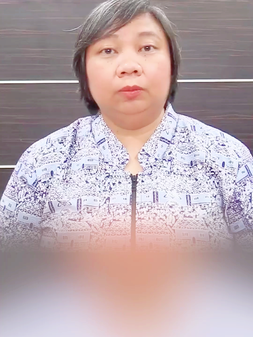 Komnas HAM Kumpulkan Rekaman CCTV untuk Usut Kasus Kematian Affan Kurniawan Komisi Nasional Hak Asasi Manusia (Komnas HAM) mulai mengumpulkan rekaman CCTV terkait peristiwa meninggalnya Affan Kurniawan, pengemudi ojek berusia 21 tahun yang diduga ditabrak dan dilindas kendaraan taktis polisi saat aksi unjuk rasa di Jakarta pada 28 Agustus 2025. Terkini, Komisioner Pemantauan dan Penyelidikan Komnas HAM, Saurlin P. Siagian menyebut langkah ini dilakukan agar seluruh fakta bisa terang benderang.  “Kami menyurati secara resmi berbagai instansi yang ada di sepanjang jalan untuk mendapatkan rekaman CCTV, baik sebelum kejadian, saat kejadian, maupun setelah kejadian,” ujar Saurlin dalam konferensi pers di Jakarta, pada Selasa, 2 September 2025. Saurlin menekankan pentingnya rekaman video dari kamera pengawas di sekitar lokasi kejadian di Pejompongan, Jakarta Pusat.  Menurutnya, bukti visual itu diperlukan untuk memastikan kebenaran kronologi peristiwa yang melibatkan kendaraan taktis milik Korps Brimob Polri. #komnasham #cctv  #affankurniawan #ojol  #bukti 