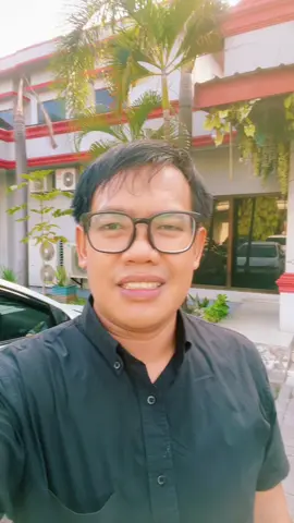 Tidak semua penangkapan harus pakai surat perintah! Menurut KUHAP Pasal 18 ayat (2), polisi boleh menangkap tanpa surat perintah jika seseorang tertangkap tangan melakukan tindak pidana. #edukasihukum #hukumpidana #legalUP 
