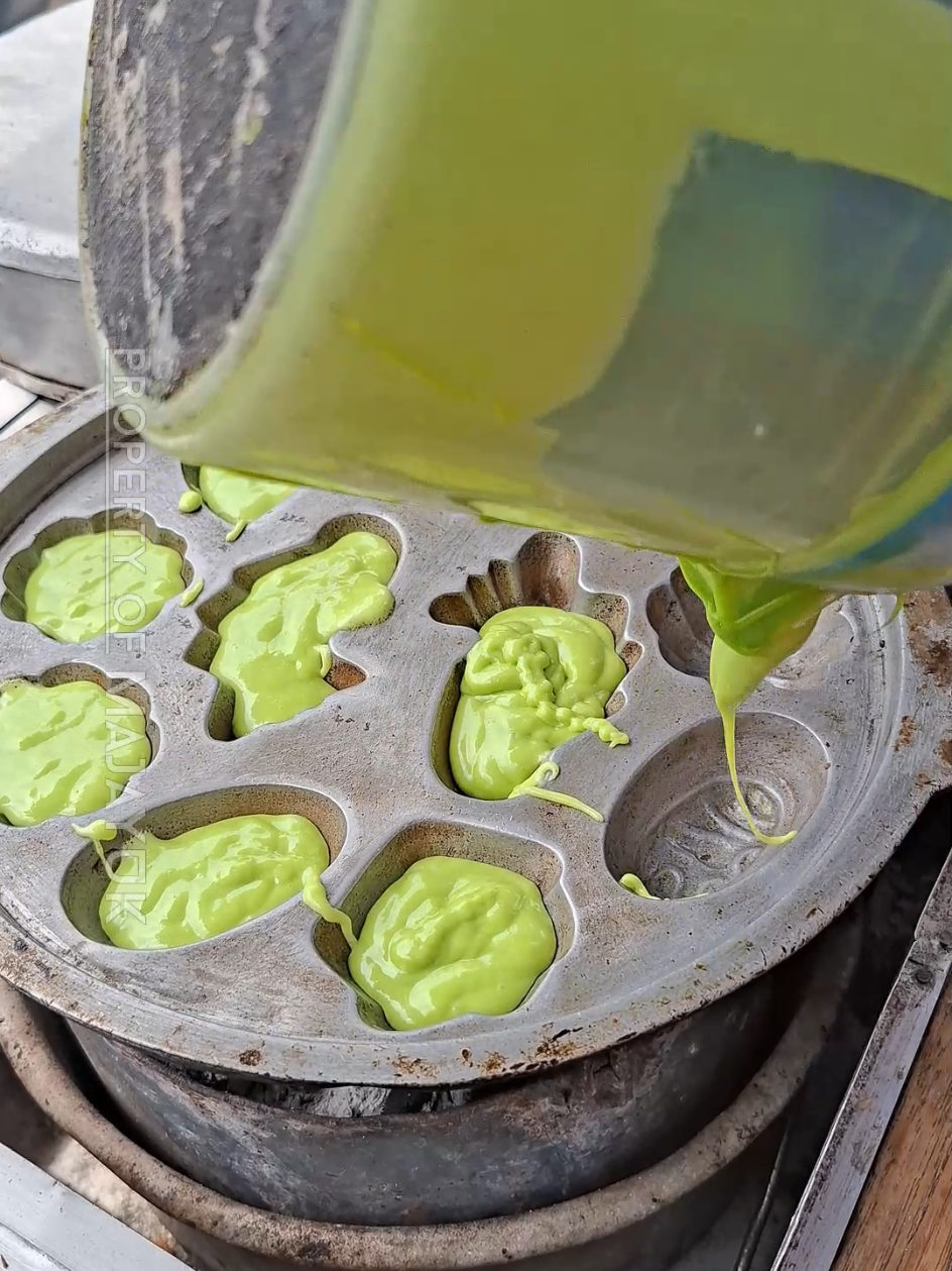 Siapa yang suka kue cubit green tea #fyp #makananviral #bandung #shr #majayuk 