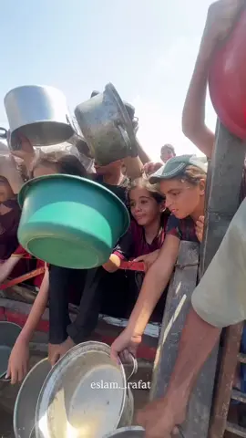 💔🇵🇸A gázai gyermekek éheznek. Az éhség kiáltásai egyre hangosabbak, és a gyerekek az apró falatokért tolonganak, hogy csillapítsák éhségüket. A Gáza-i lakosok az éhhalál fenyegetésével néznek szembe. Az éhség Gázában nem végzet… Ez bűncselekmény. Ha segíteni akar itt meg teheti Revolut bank LT60 3250 0375 1584 5474 BIC-/SWIFT-KOD REVOLT21 EZT NEM NÉZHETJŰK TÉTLENŰL MEG KEREM A TIK TOK UJSAG IRÓ KOLLÉGÁKAT NE TOROLJÉK EZT A POSZTOT 30 PETCENKÉNT HAL ÉHEN EGY GYERMEK😢😢😪😪