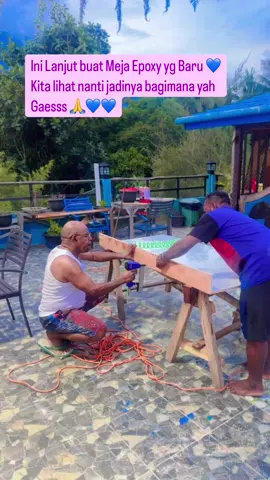 Hobby dan Kegiatan Bapak Bupati Kab. Jayapura @OFFICIAL YW setelah Pulang Kantor 💙  So Lovely 🌸  🤣🤣🤣 Gak perlu beli Perabotan Meja Lagi ya pak su bisa buat sendiri 😁😁👍👍👏👏 blessed You Dear dengan Hobbynya yang sangat Keren 🌸😍👏