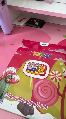 Buat anak, hal kecil bisa jadi penyemangat besar. Seperti Iqro dengan nama mereka di cover, yang bikin belajar hijaiyah lebih seru dan penuh makna. #IqroCustom #BelajarHijaiyah #EdukasiAnak #HadiahIstimewa #bukumengaji 