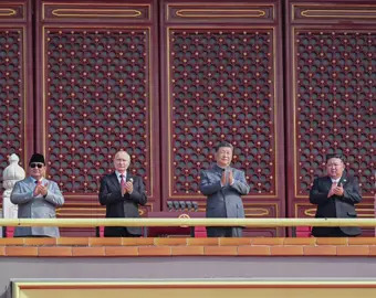 Presiden China Xi Jinping didampingi Presiden Rusia Vladimir Putin (kiri) dan Presiden RI Prabowo Subianto, serta Pemimpin Tertinggi Korea Utara Kim Jong-un (kanan) di Tiananmen Square, Beijing, China, Rabu (3/9/2025).