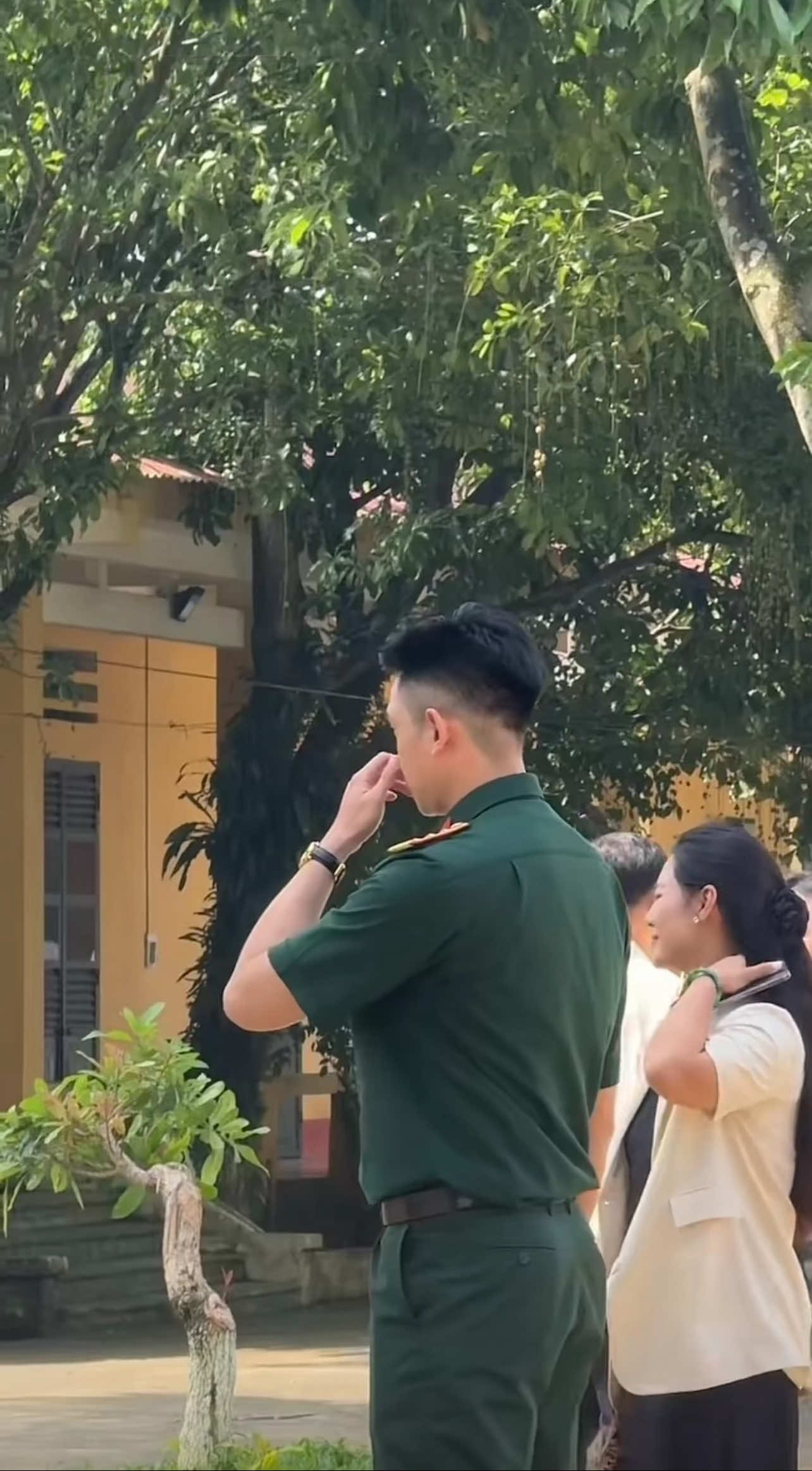 A là ng thứ 2 sau ngoại lệ của e, ng mà đc e đăng ảnh, kh phải vì a đẹp mà vì suốt hành trình này sự tử tế, lễ phép, tình cảm ấm áp cùng sự nổ lực của a từ a50 đến a80. 