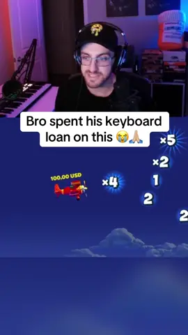 Bro spent his keyboard loan on this 😭🙏🏼 #streamer #streaming #fyp 