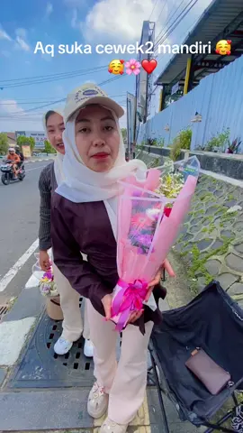 Ngk harus nunggu yg gak pasti klo sama besti aja bisa hepi kenapa harus  nunggu yg gak pasti😂😁🌸🌸🌸  #alunalunbandungan #freshflowersdialunalunbandungan #alfafreshflowersbandungan #fyppppppppppppppppppppppp #freshflowers 