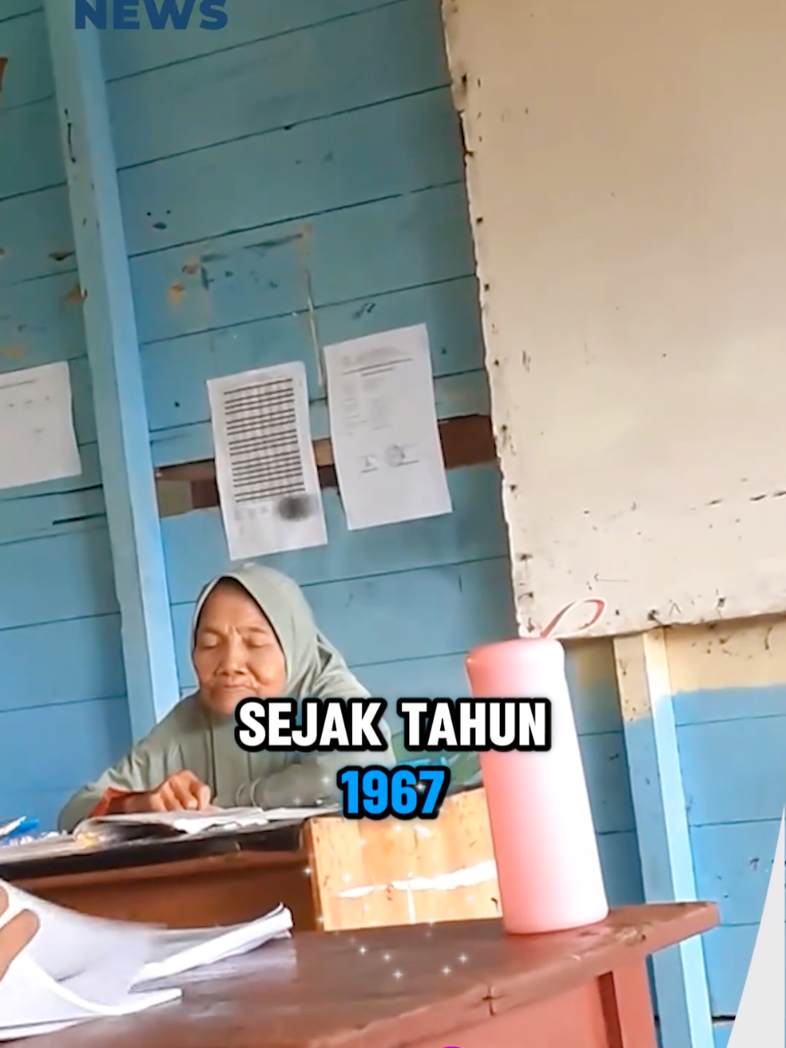 Jannah, 88 Tahun Mengajar Tanpa Henti: “Biar Gak Digaji, yang Penting Ngajar” Di usia 88 tahun, Ibu Jannah tetap mengajar Bahasa Inggris dan Fisika di MA Miftahul Ulum Tamban meski sudah pensiun sejak 2001. “Biar gak digaji, yang penting tetap ngajar,” pesan beliau. Dengan semangat luar biasa dan tanpa pamrih, beliau terus mengabdi tanpa mengharap gaji, menjadikan pengajaran sebagai panggilan jiwa. Ibu Jannah telah mengabdi sejak 1967 di Kalimantan Tengah,, dedikasinya telah mencerdaskan generasi demi generasi dan menginspirasi banyak guru yang dulunya muridnya sendiri. Kisah Ibu Jannah adalah bukti nyata bahwa guru sejati tidak pernah berhenti mengajar untuk mencerdaskan anak-anak bangsa. #ibu  #jannah  #guru #gaji  #mengajar 