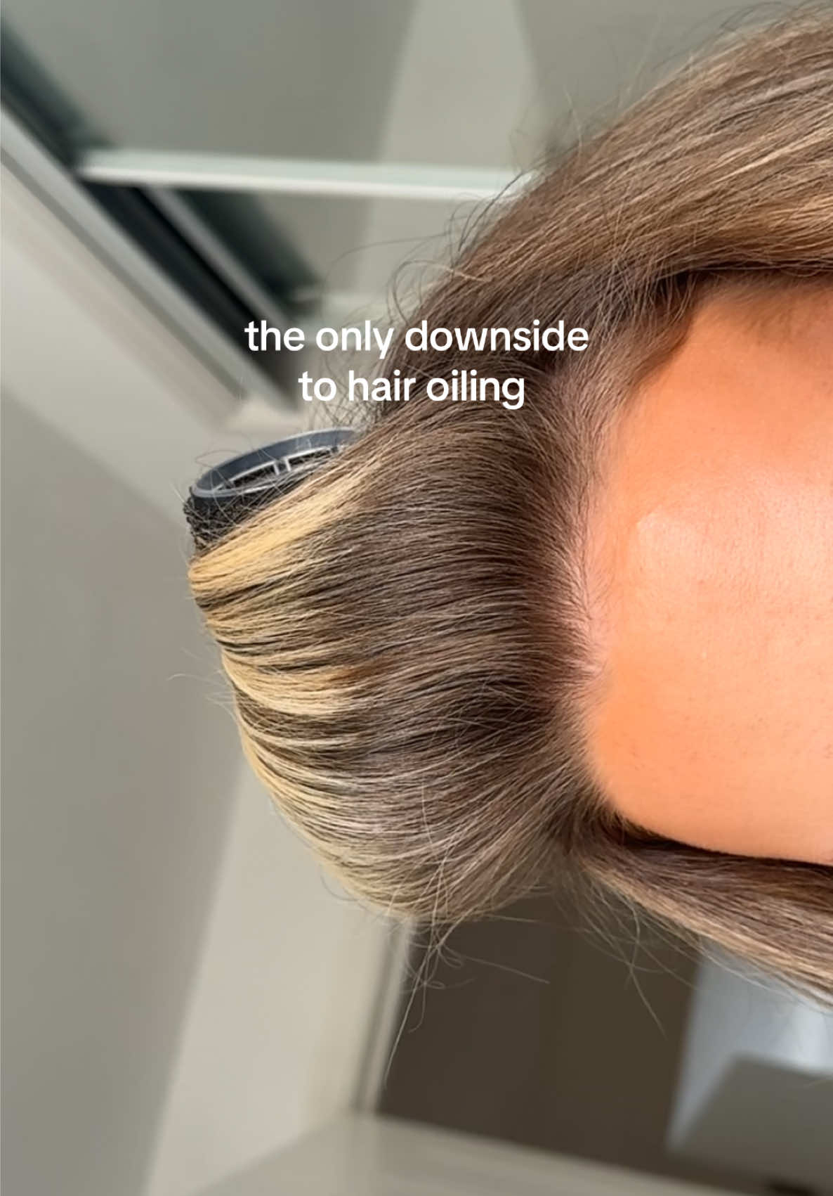 can’t keep up with the roots 🥲 #roots #hairgrowth #blondehair #rollers 