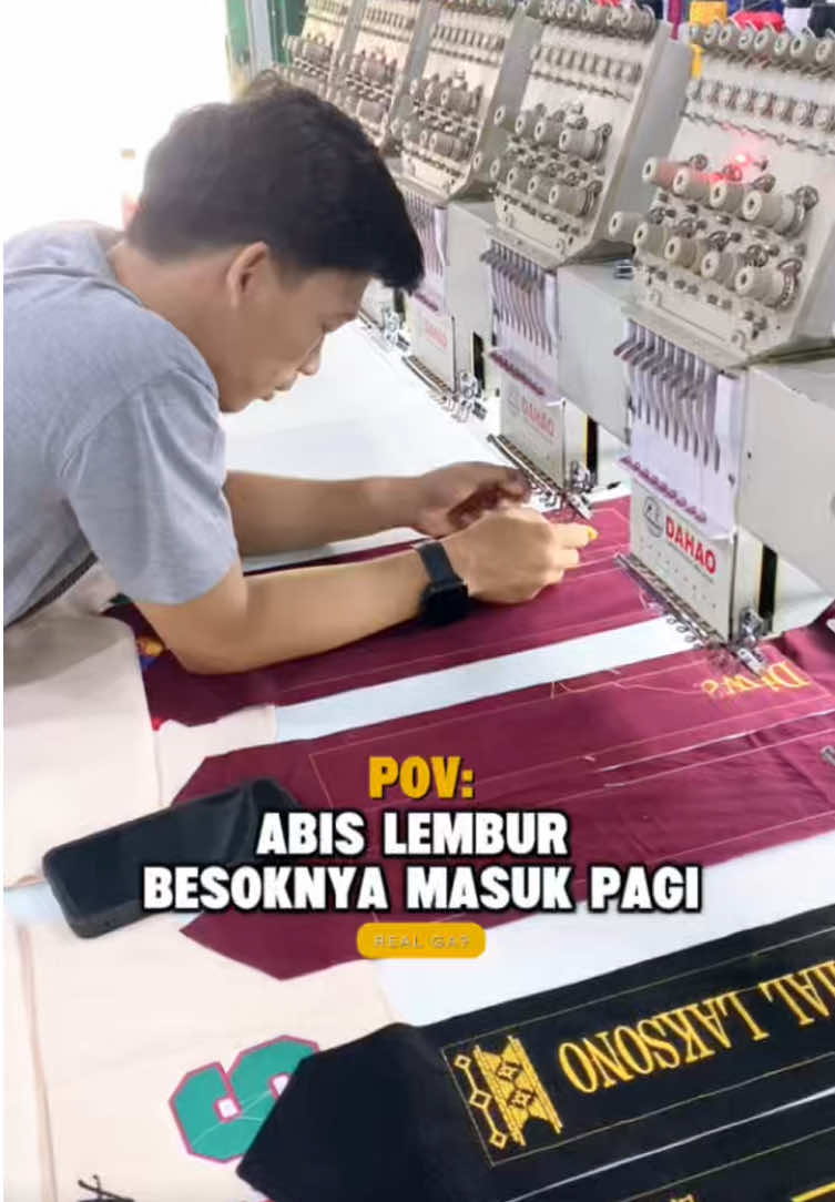 Wkwkwkwk ngantuk pollll😂😅 #lemburday #lembur #abislembur #kontenngkak #randomvideo #konveksisumedang #bestrokonveksi 