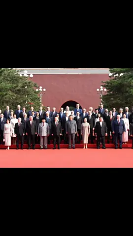 Presiden Prabowo menghadiri parade militer China. Prabowo berdiri sejajar dengan Presiden China Xi Jinping, Presiden Rusia Putin dan pemimpin Korut Kim Jong Un. #indonesia🇮🇩 #prabowo #presiden 