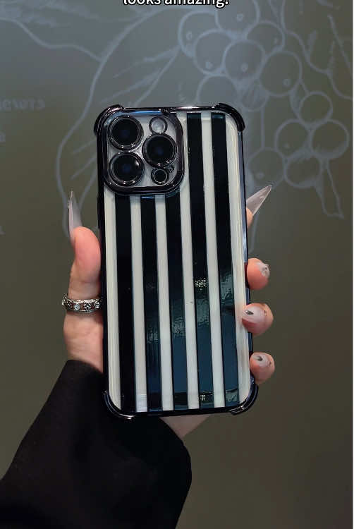 💥Classic striped phone case, paired with a super drop-proof phone case on the four corners🔨, giving you a full sense of security!🤣#shockproofcase #phonecase #cool #fashion #minimalist 