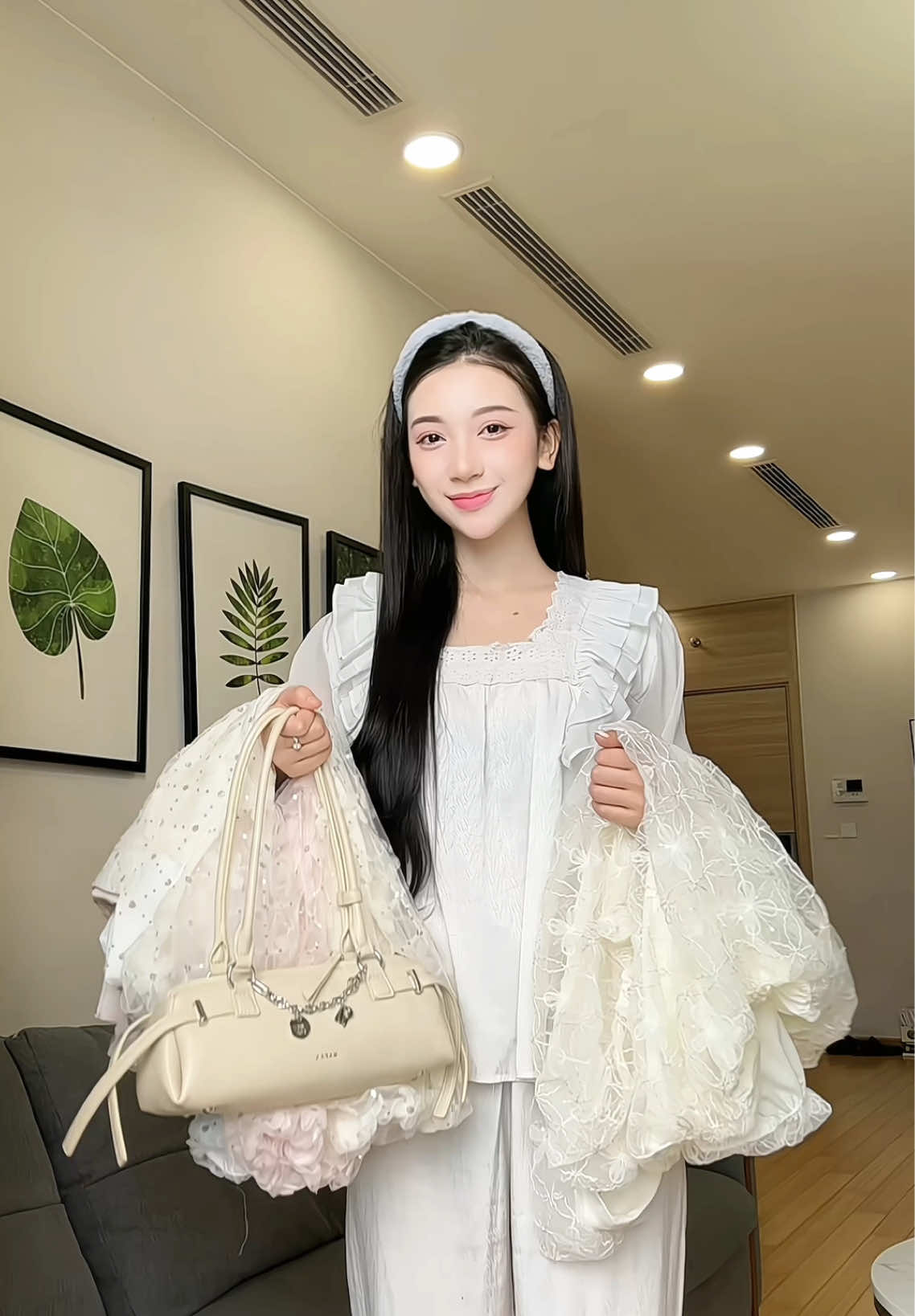 Tình em dốc hết trao cho anh có thấy... #rumo #vaybi #setdothu #fashion #fyd 