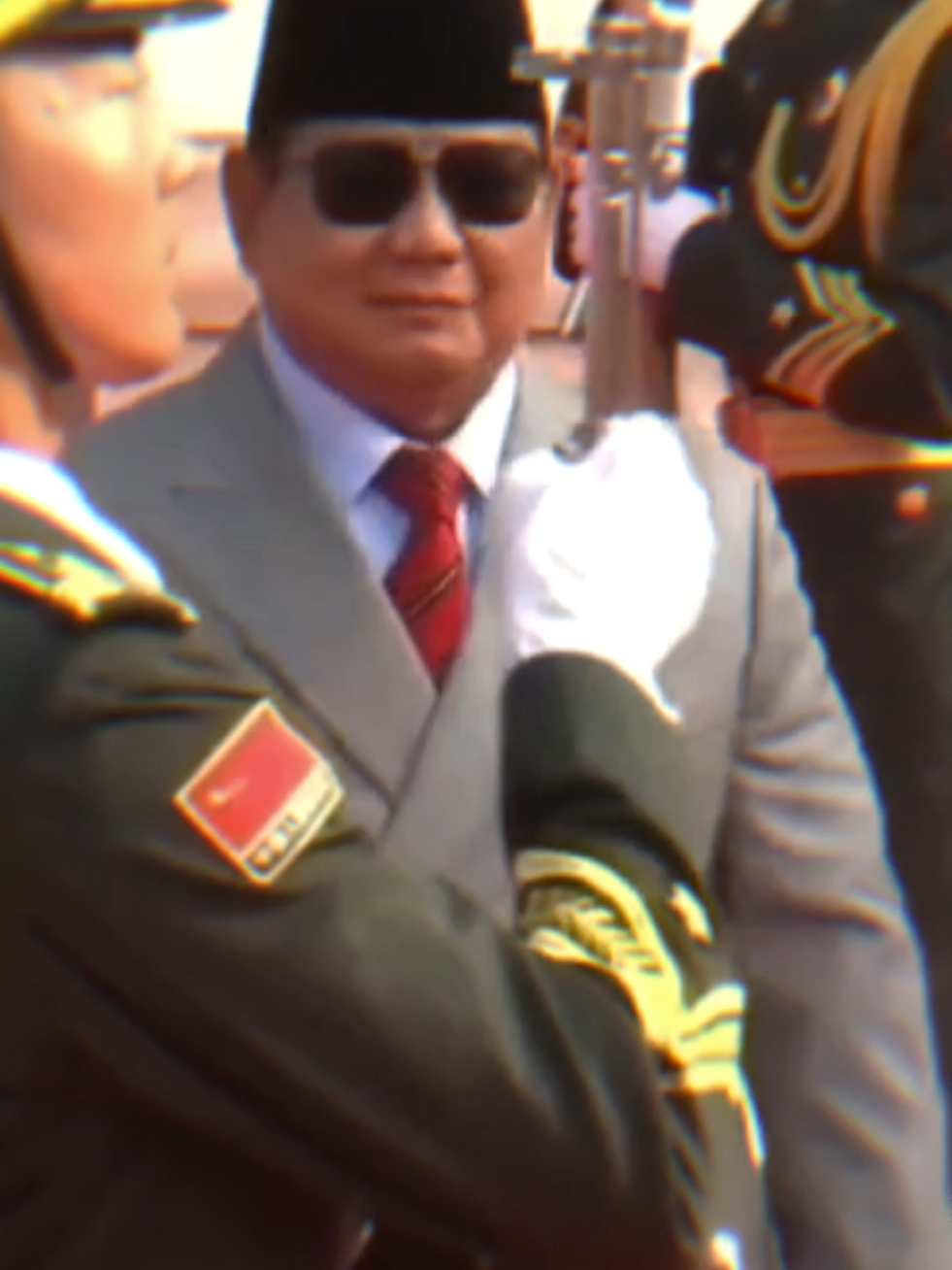 Prabowo hadir dalam Parade Militer di China dengan berberapa pemimpin negara lainnya.  #prabowo #politik #fyppppppppppppppppppppppp #viral #demodpr 