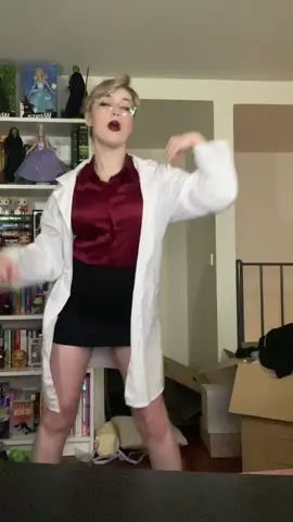 SURPRISE im doing a sliGht cosplay look for my arkham asylum twitch stream in twenty minutes so u should come hang outtttt :) #harleenquinzel #harleyquinn #arkhamasylum 