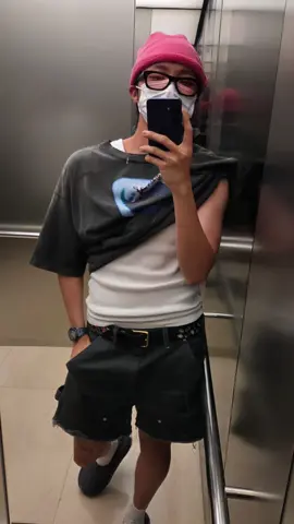 Jhope cooking right now guyds omgg  Celananya stylenya gak pernah gagal si abang 😍😍 #junghoseok #jhope #armybts #bts #uarmyhope 