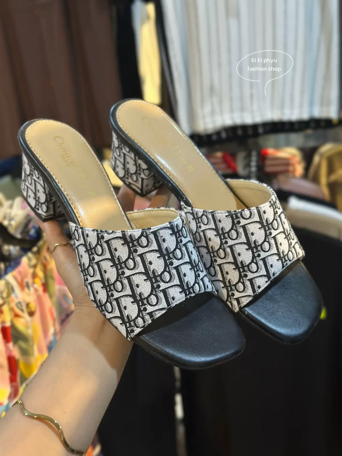 #Viber09422058329 #instocknow✅❤️ #လက်လီလက်ကားအားပေးနိုင်ပါတယ် #eieiphyufashionshop #dior 