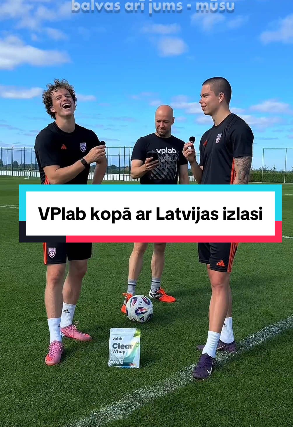 VPlab - oficiālais Latvijas futbola izlases partneris!  Mēs ieradāmies uz treniņu bāzi, lai futbolistiem uzdotu interesantus jautājumus, pārbaudītu viņus izaicinājumos un, protams, sagatavotu balvas arī jums! 😊🥳 Un šis ir tikai sākums - turpinājums sekos jau rīt un parīt. Nebūs garlaicīgi! Saglabā šo video un neaizmirsti - nākamais konkurss no VPlab jau pavisam drīz! #vplab #kajbumba #futbols #sportauzturs #veselība 
