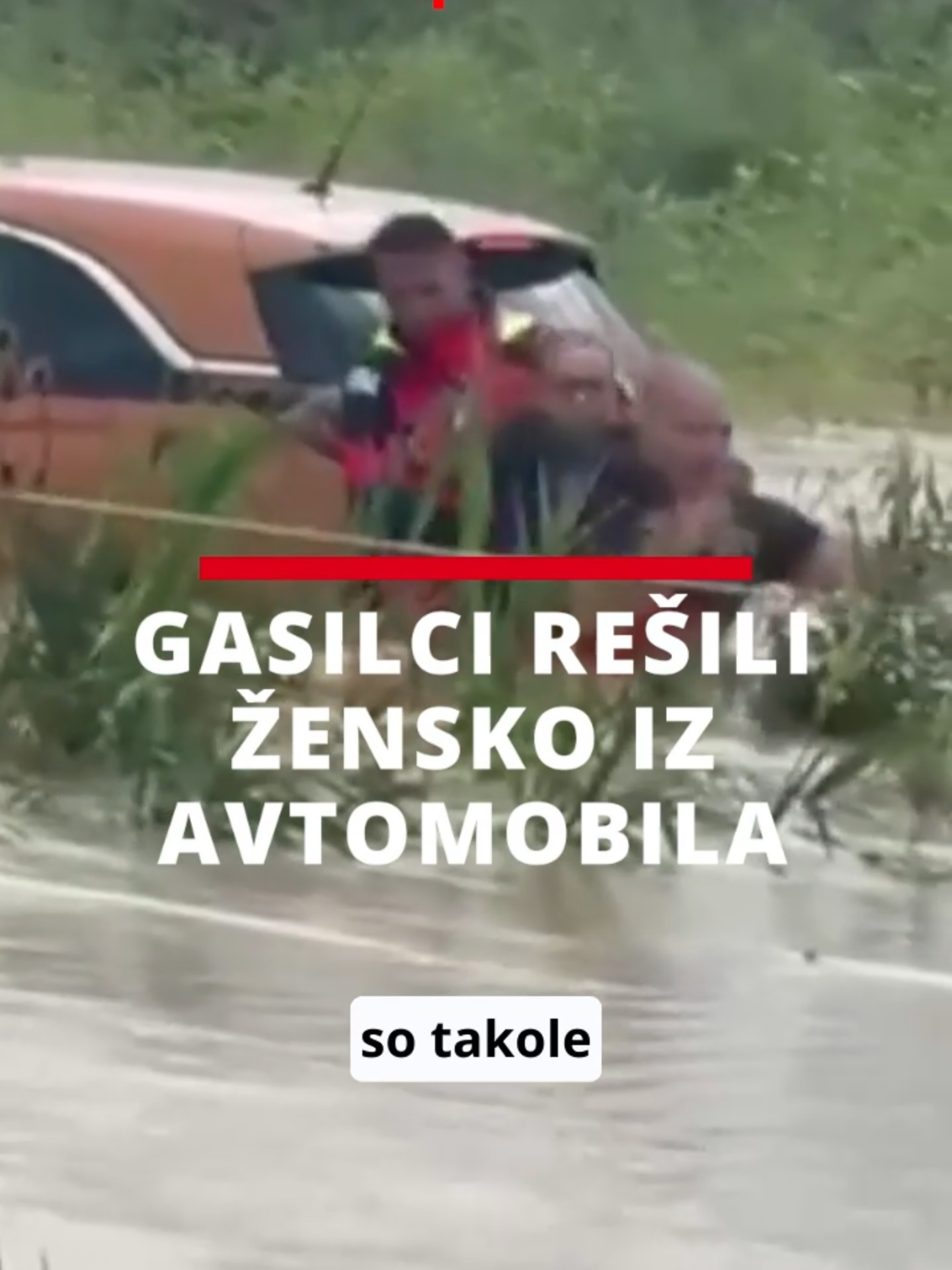 Gasilci so imeli v torek zaradi močnih nalivov polne roke dela. Največ v porečju Dragonje, saj je reka prestopila bregove.  Takole so rešili voznico osebnega avtomobila, ki je izgubila nadzor nad vozilom in zapeljala v jarek. K sreči se ni poškodovala.