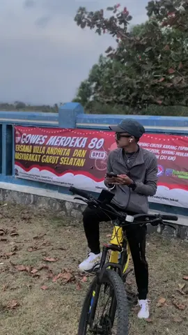 sendiri trosss ga niat nemenin apa euy?#gowes #sepeda #fyp 
