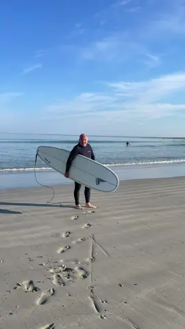 J’ai 57 ans et j’ai décidé de me challenger, qui a dis que j’étais trop vieux pour me mettre aux sports extrêmes ? #surf #landes #surfeur #plage #ocean 