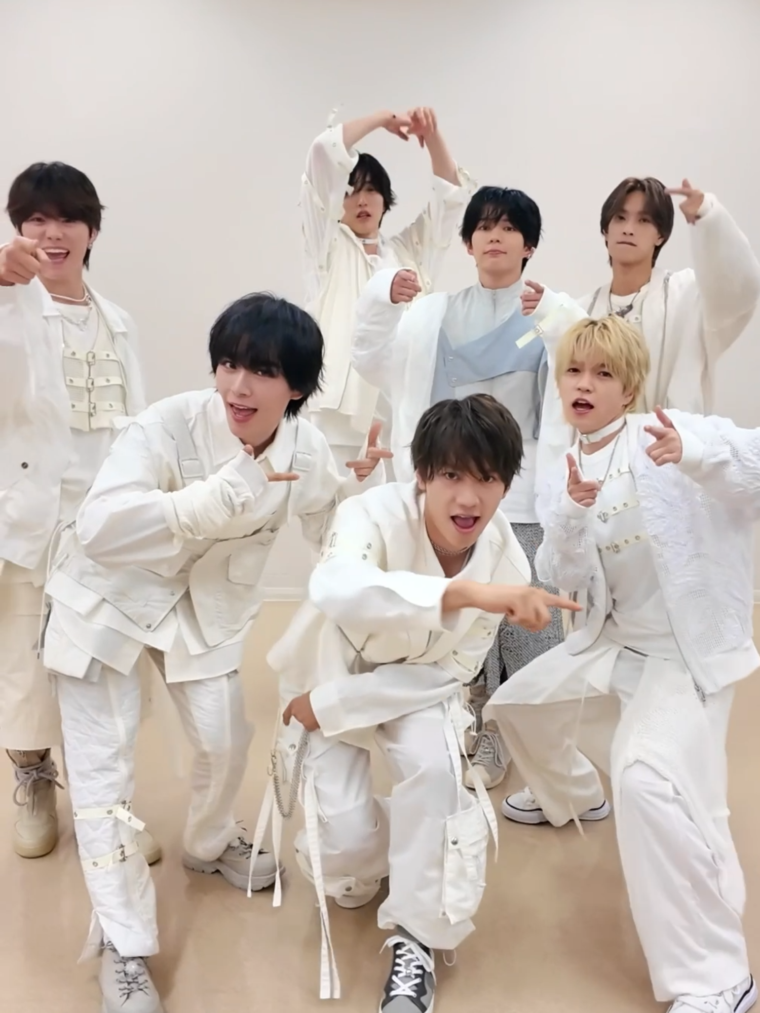Black Nightmareリレーダンス👻🖤 本日23:00〜 週刊ナイナイミュージック 出演📺 💿9/3発売 9th Single 「アシンメトリー / Black Nightmare」 ⚖️👻 #なにわ男子 #なにわ男子_BlackNightmare #なにわ男子_アシンメトリー