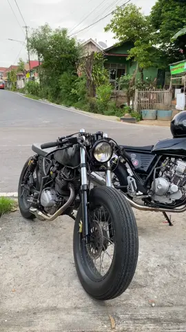 #caferacer #bratcafe #motorcustom 