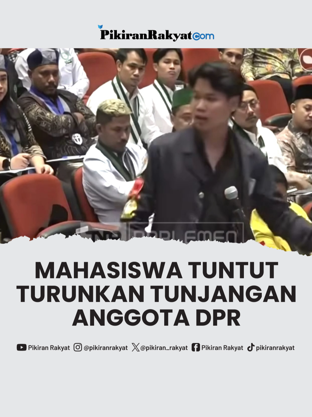 Perwakilan BEM Trisakti, Jili Collin menyampaikan 17+8 tuntutan rakyat yang kini banyak diposting warganet Indonesia di media sosial. Protes terhadap tunjangan anggota DPR jadi salah satu bagian aspirasi masyarakat yang disampaikan. . Dalam pertemuan bersama pimpinan DPR yang diwakili oleh Wakil Ketua DPR RI Sufmi Dasco, Saan Mustopa, dan Cucun Ahmad, Jili menyampaikan protes terhadap timpangnya pendapatan rakyat dan wakil rakyat. . #Mahasiswa #Rakyat #DPR