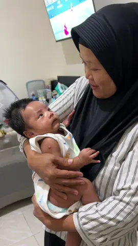 Maksud tatapan arlo?