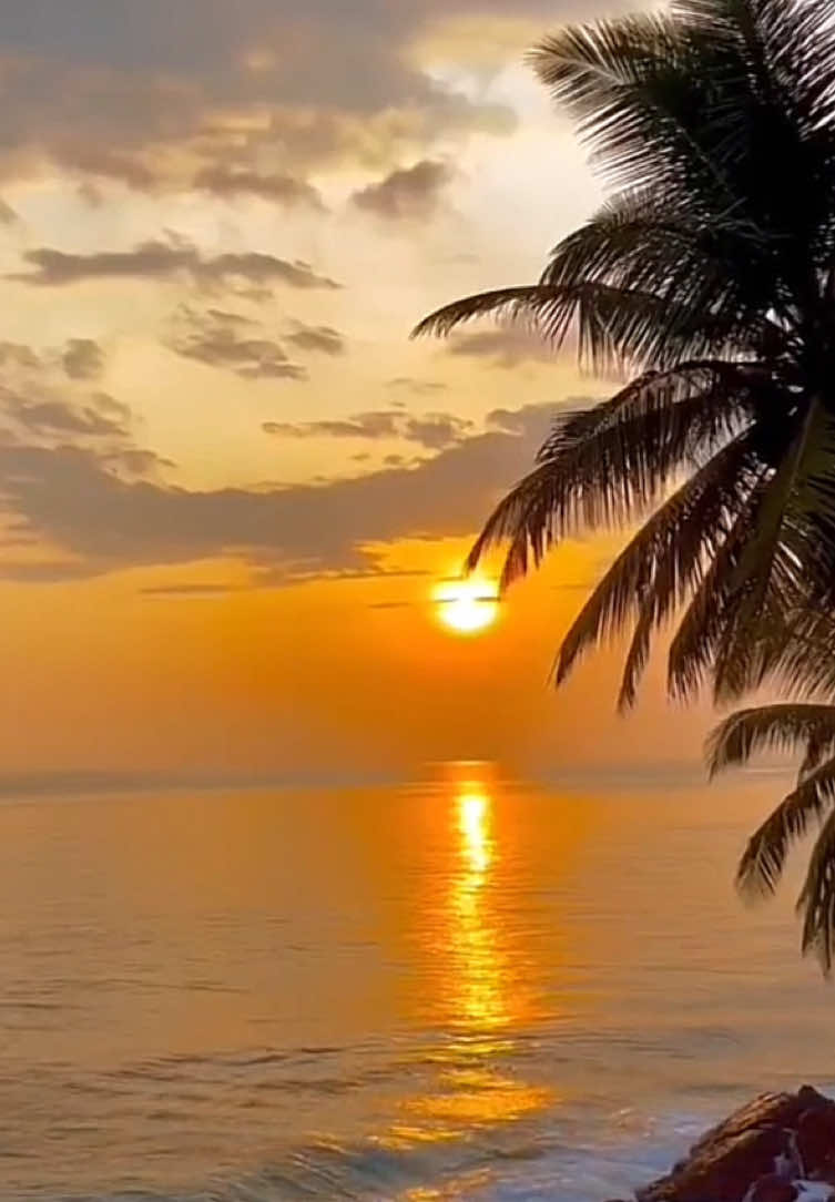 Masyaallah sunset pantai lasikin ga pernah gagal✨#pantai #lasikin #simeulue #sunset #pulau 
