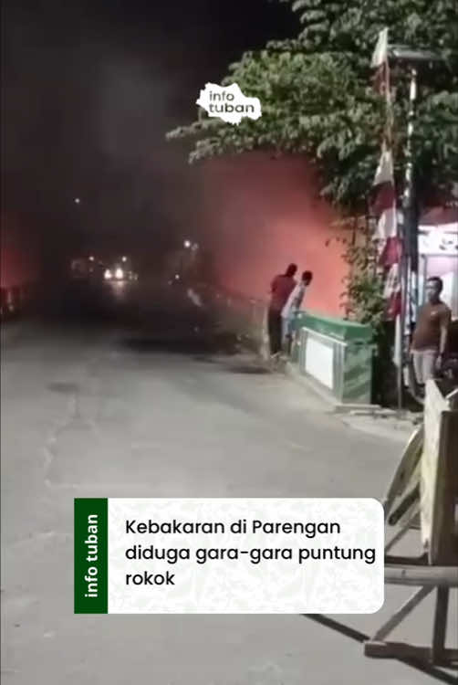 Kebakaran terjadi di Desa Sendangrejo, Kecamatan Parengan, Selasa (2/9/2025) sekira pukul 22.30 WIB. Api muncul dari tumpukan sampah di pinggir sungai, diduga akibat puntung rokok yang dibuang sembarangan. #infotuban #tuban 